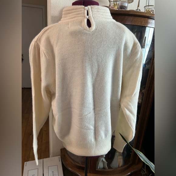 Elegant Cream Sweater with Embellishments - Picture 4 of 4